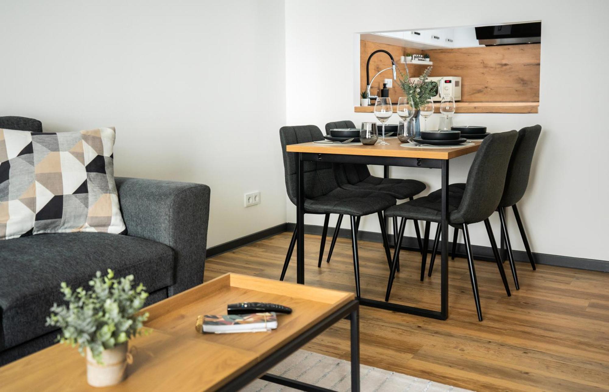 Reitz - Apartment I Zentrale Lage I Stellplatz I 55Qm I 2 Zimmer I Kueche I Bad I Terrasse Bad Hersfeld Esterno foto