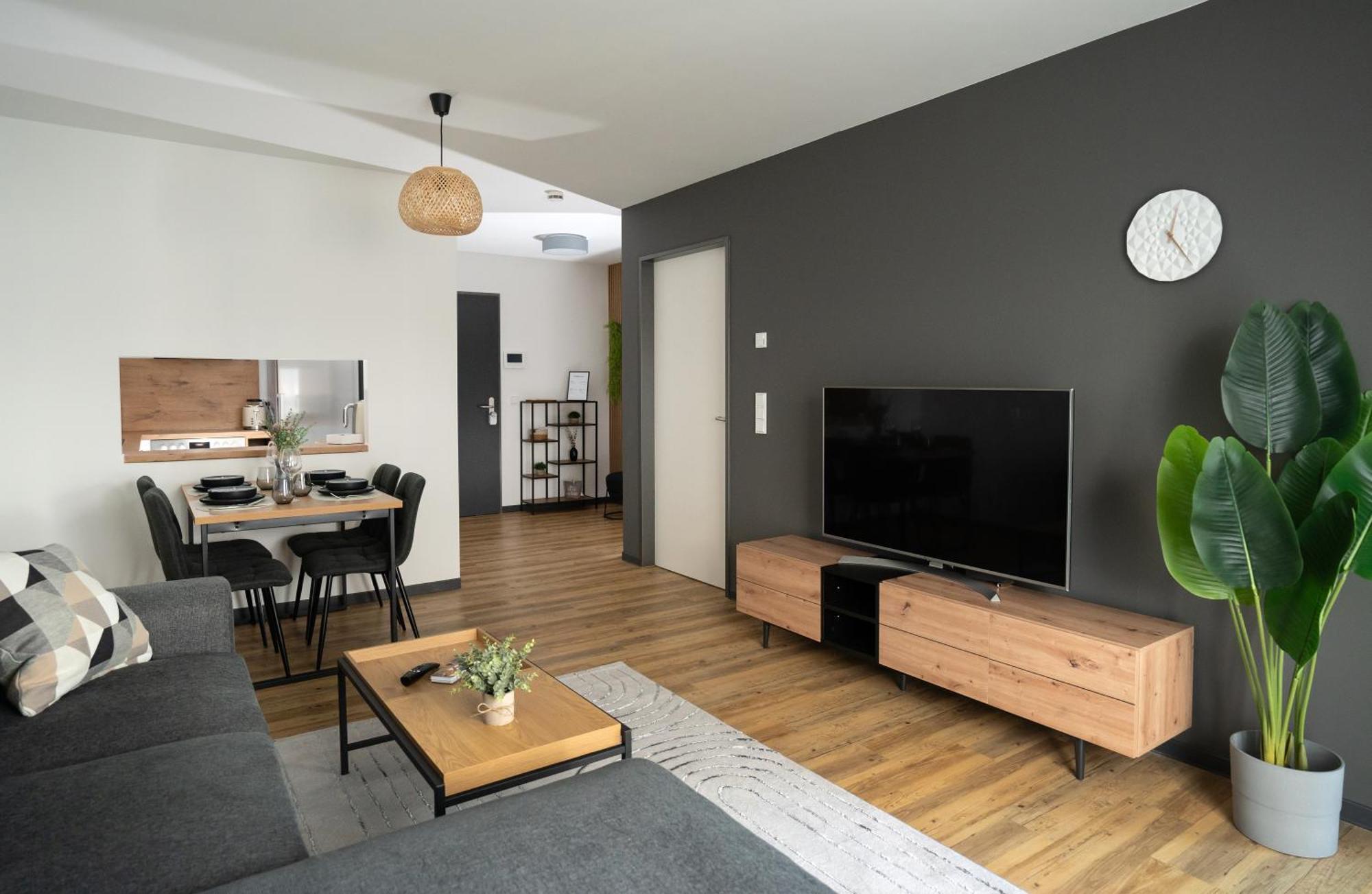 Reitz - Apartment I Zentrale Lage I Stellplatz I 55Qm I 2 Zimmer I Kueche I Bad I Terrasse Bad Hersfeld Esterno foto