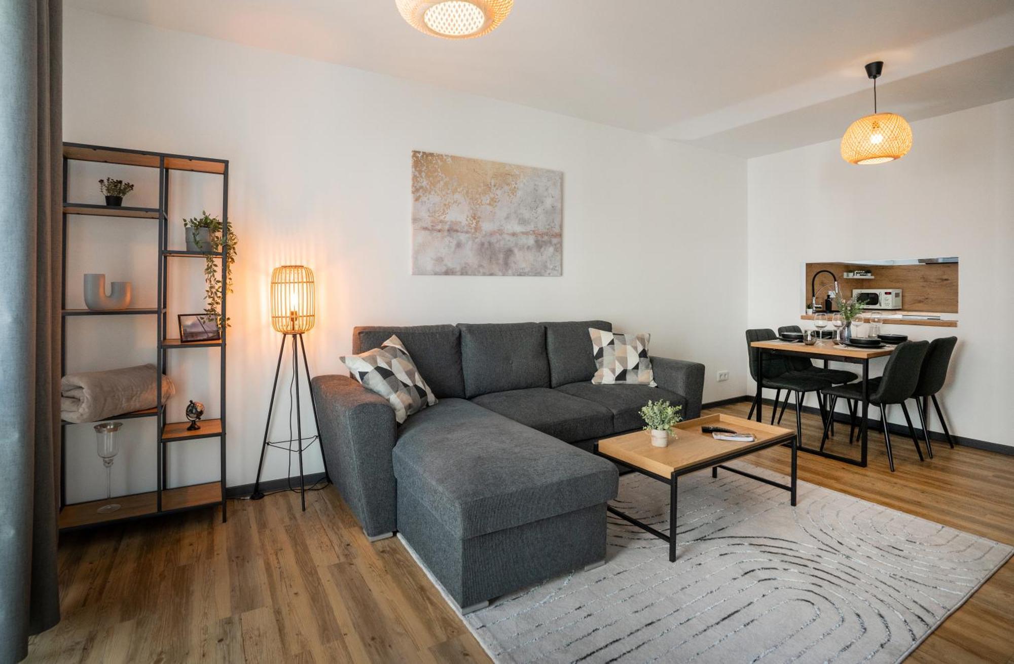 Reitz - Apartment I Zentrale Lage I Stellplatz I 55Qm I 2 Zimmer I Kueche I Bad I Terrasse Bad Hersfeld Esterno foto